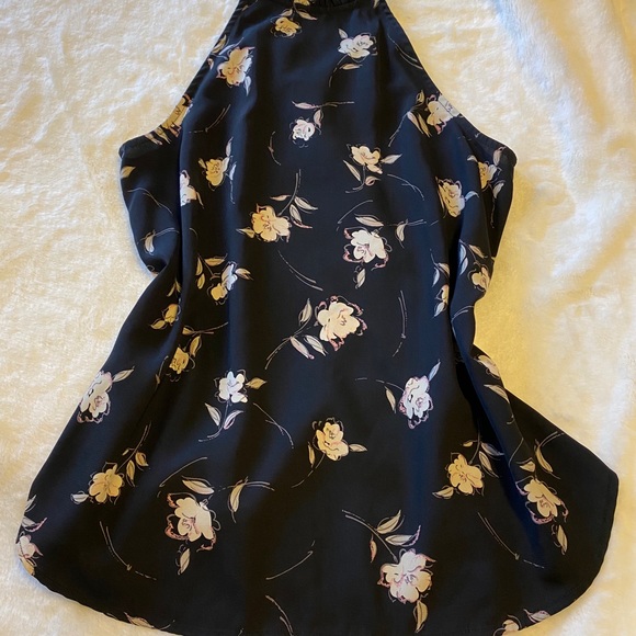 Black floral top with hugging neckline - Picture 4 of 4